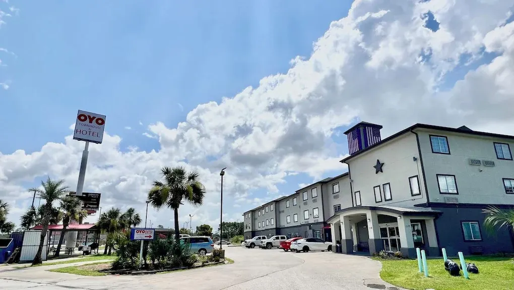 Oyo Townhouse Sulphur, LA Extended Stay